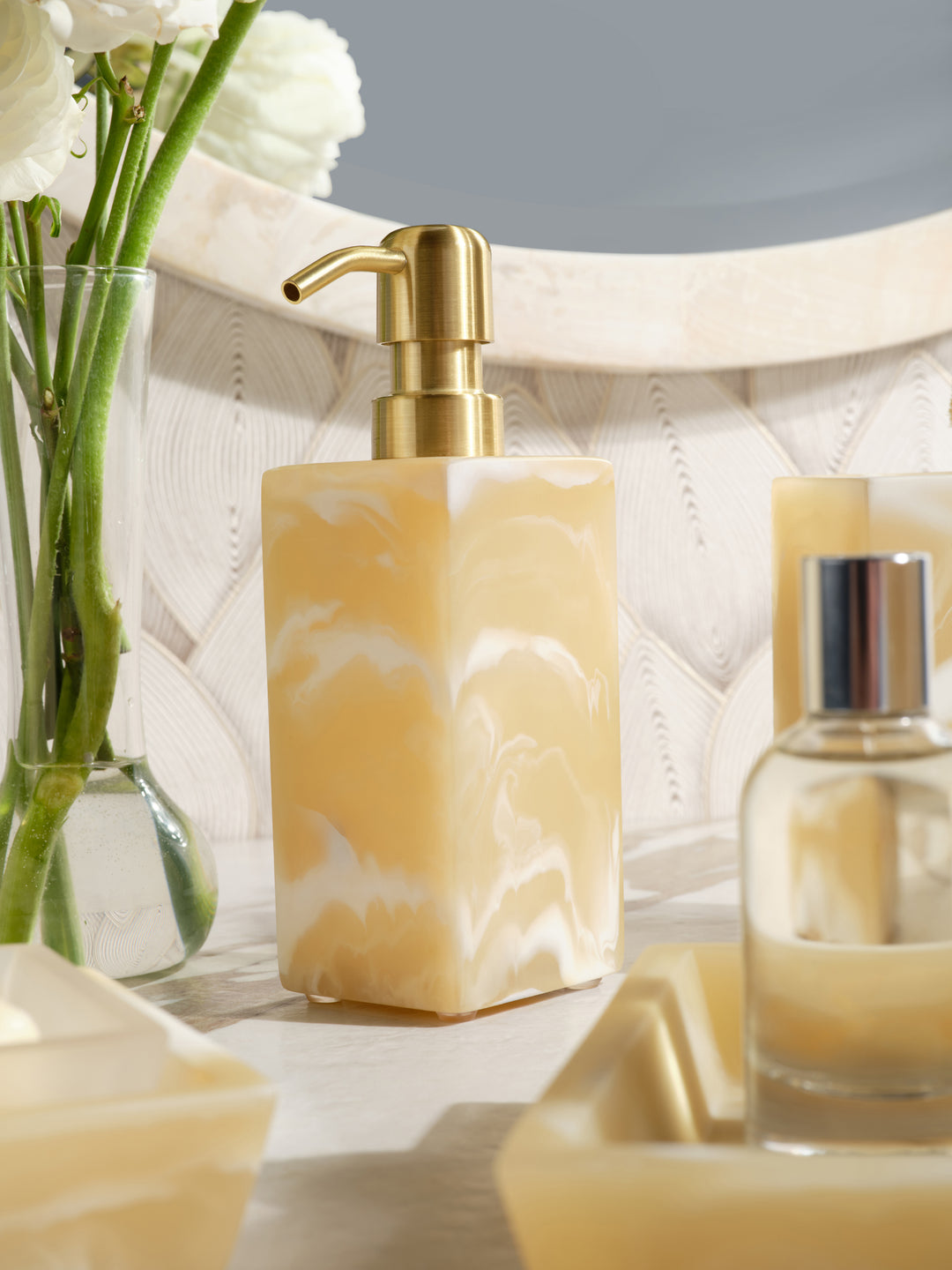 Duluth Ivory Swirled Resin Bathroom Accessories
