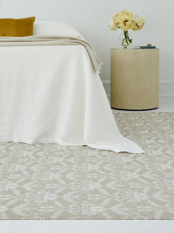 Martha Stewart x Chilewich Damask Woven Floormat Rug (Flax)