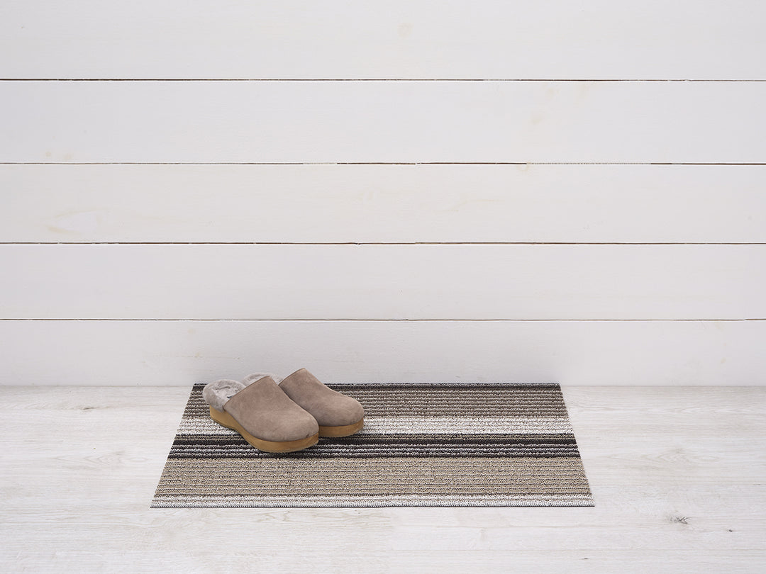 Chilewich Pleat Stripe Shag Floor Mats (Oyster)