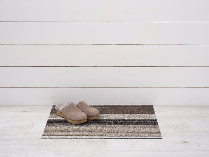 Chilewich Pleat Stripe Shag Floor Mats (Oyster)
