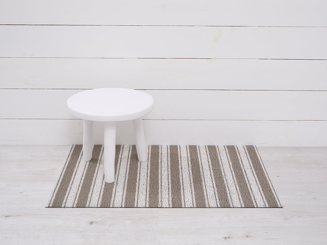 Martha Stewart x Chilewich Boardwalk Stripe Shag Floor Mats (Walnut)