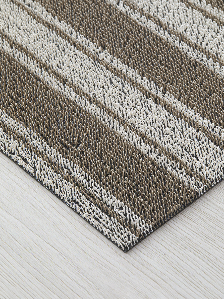 Martha Stewart x Chilewich Boardwalk Stripe Shag Floor Mats (Walnut)