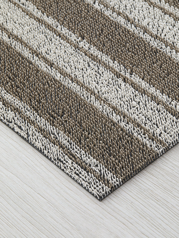 Martha Stewart x Chilewich Boardwalk Stripe Shag Floor Mats (Walnut)