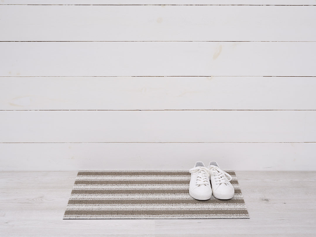 Martha Stewart x Chilewich Boardwalk Stripe Shag Floor Mats (Walnut)