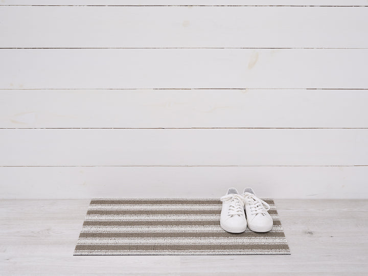 Martha Stewart x Chilewich Boardwalk Stripe Shag Floor Mats (Walnut)