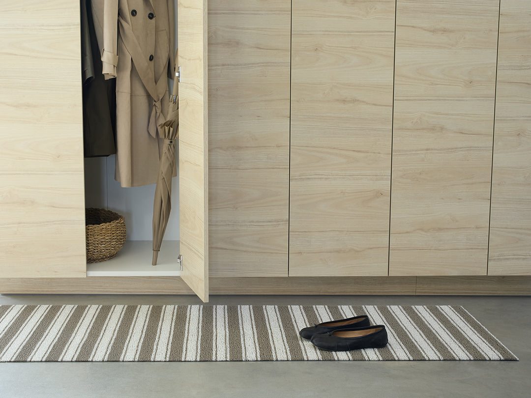 Martha Stewart x Chilewich Boardwalk Stripe Shag Floor Mats (Walnut)