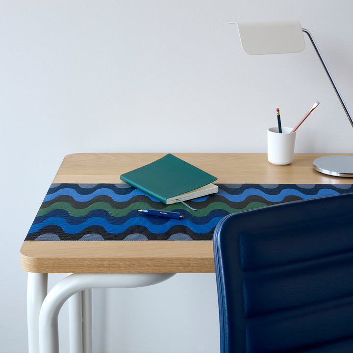Chilewich Wiggle Table Runner (Deep Sea)