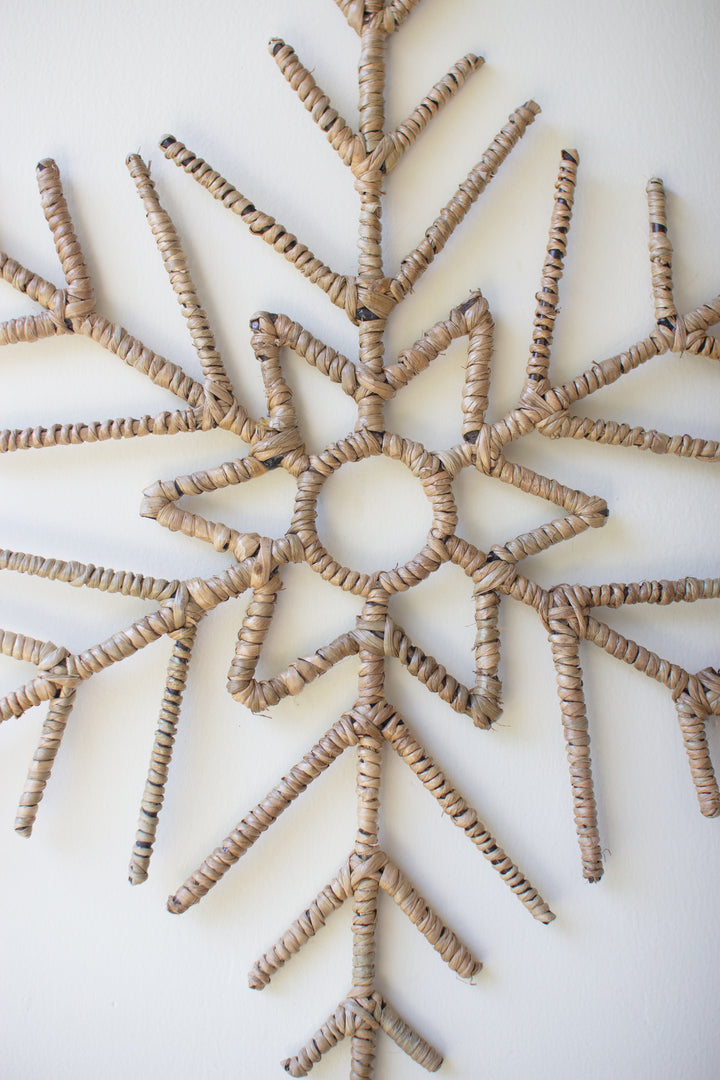 Set of 2 Woven Seagrass and Iron Snowflakes