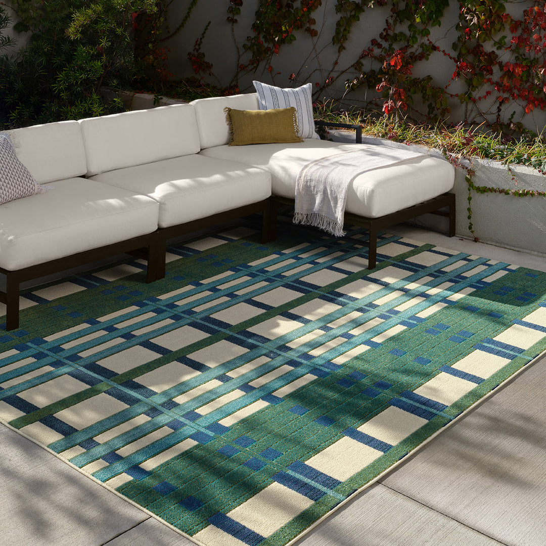 Jaipur Living Mohair ALI01 Geometric Blue and White Area Rug