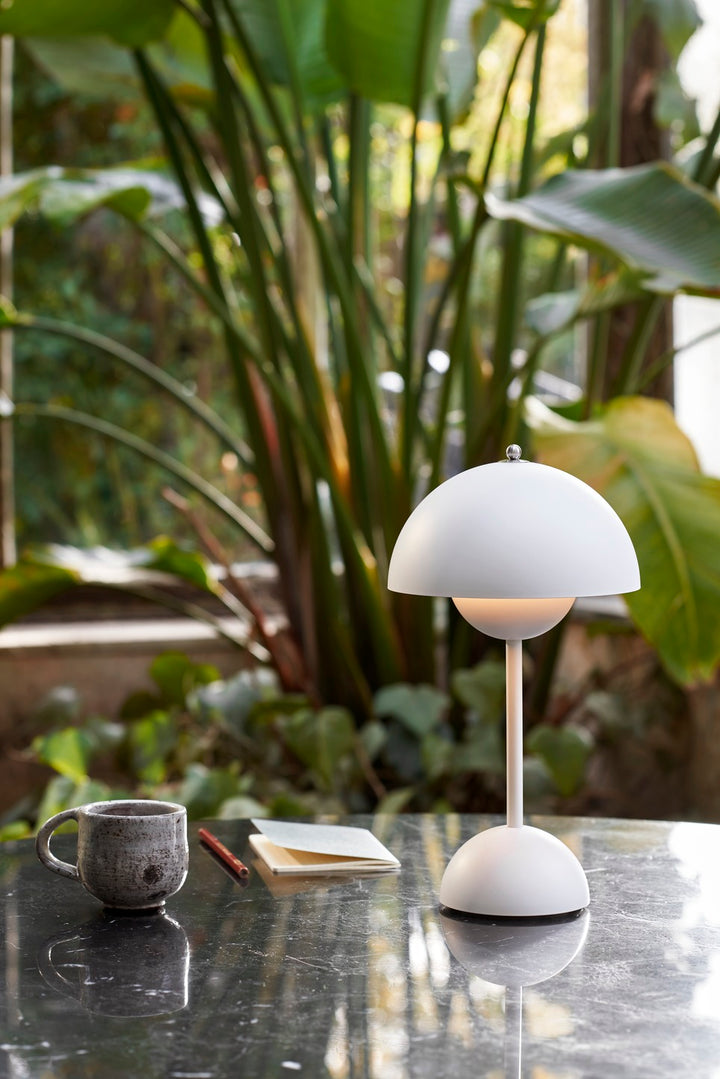 Flowerpot Portable Table Lamp VP9 - Matte White