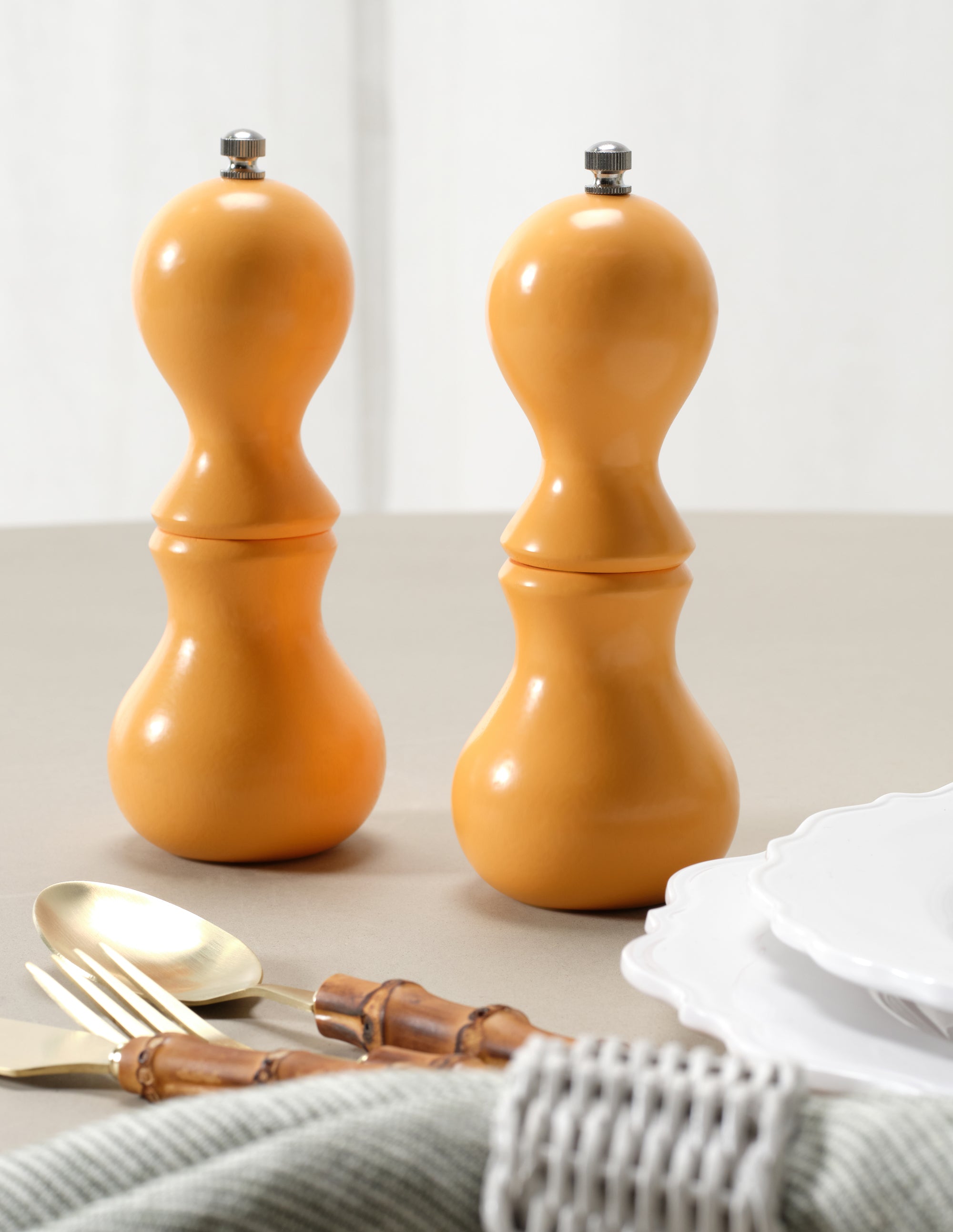 Benoit Mango Lacquer Salt & Pepper Grinder - Thumbnail 2