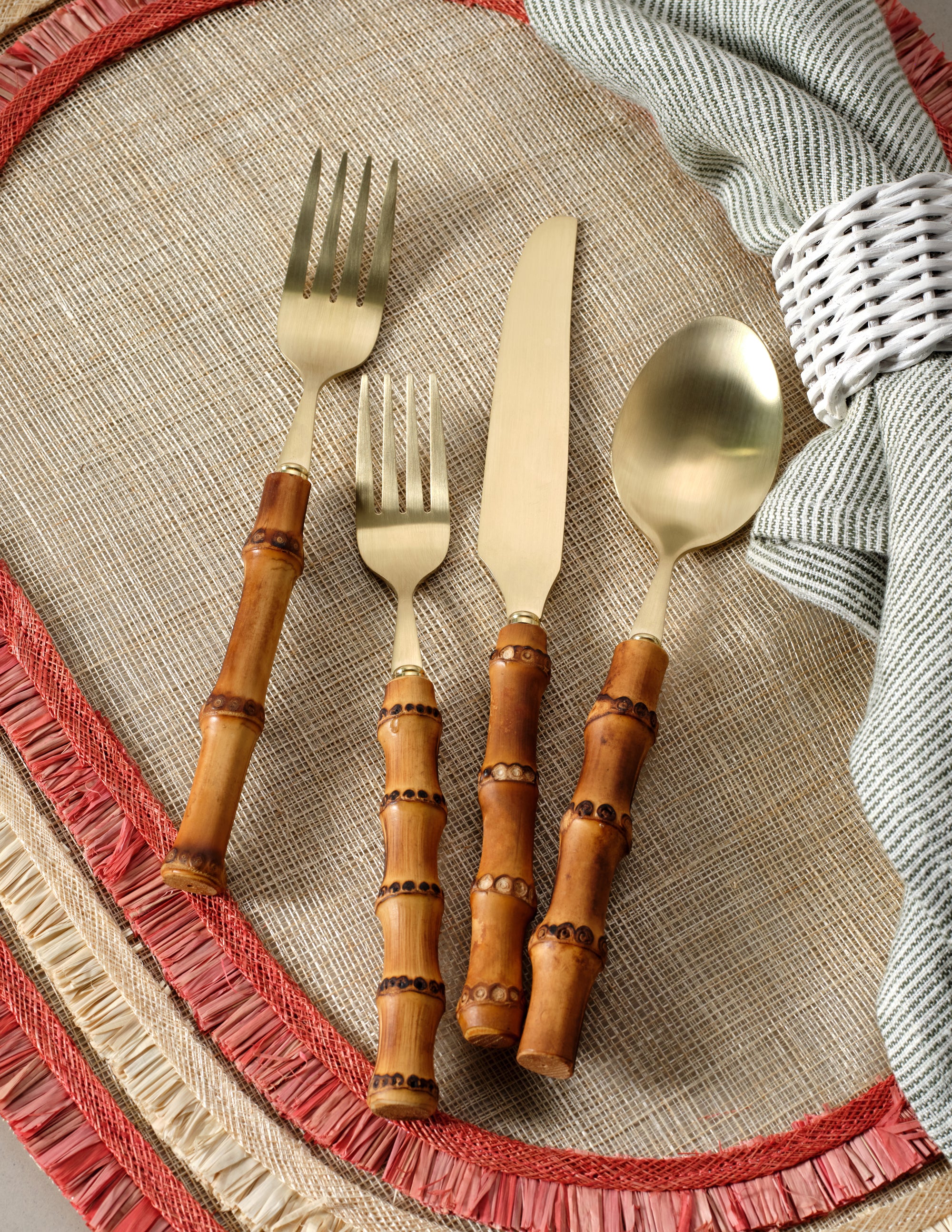 Nerina Red Abaca Oval Placemats - Thumbnail 5