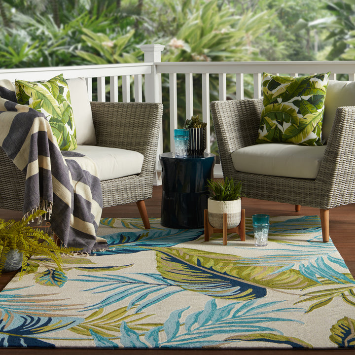 Jaipur Living Fraise Indoor/ Outdoor Floral Blue/ Green Area Rug (CATALINA - CAT52)