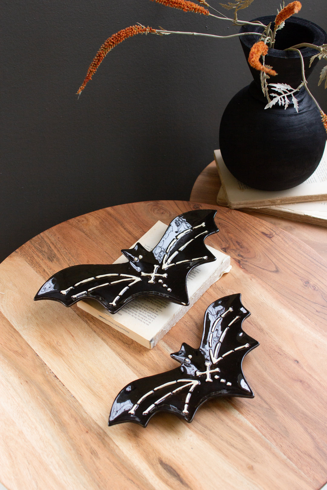 Set of 2 Nesting Ceramic Bat Serving Platters