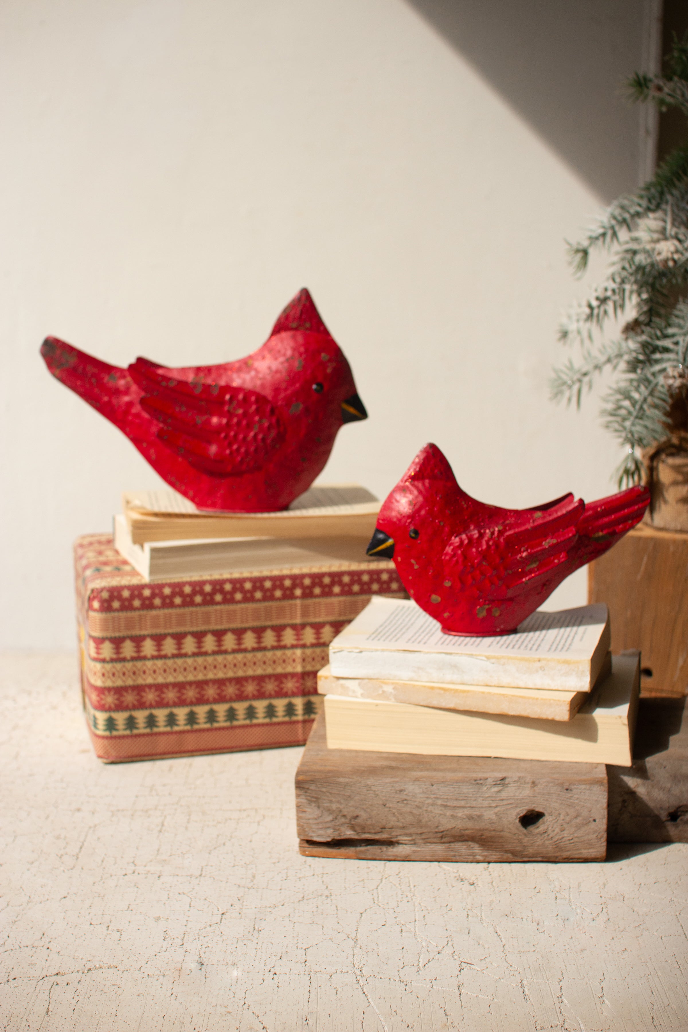 Set of 2 Painted Metal Cardinals - Thumbnail 3