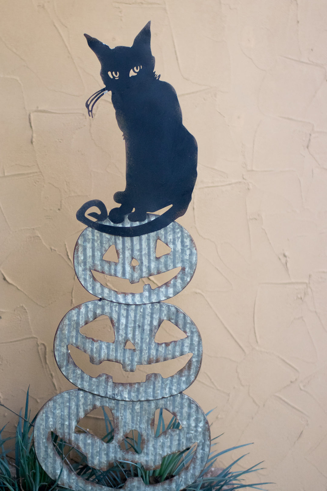 Stacking Painted Metal Jack-O-Lanterns with Cat Yard Art