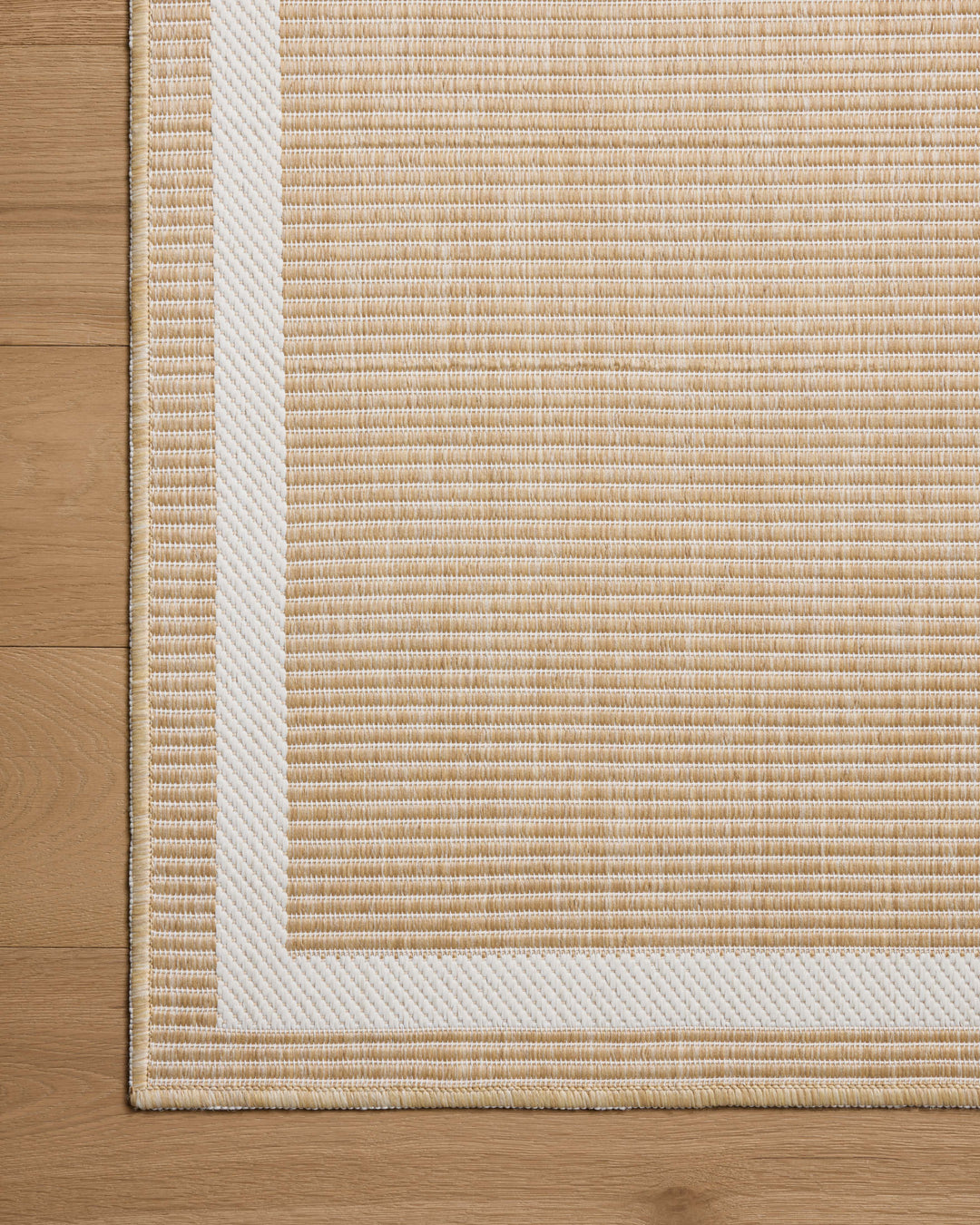 Loloi Easton Wheat / Ivory Indoor/Outdoor Accent Rug (ESN-05)