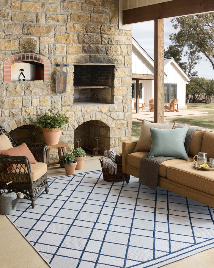 Loloi Easton Ivory / Denim Indoor/Outdoor Accent Rug (ESN-08)