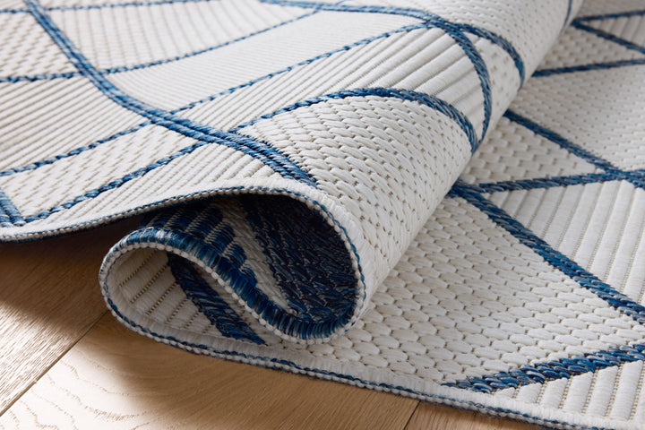 Loloi Easton Ivory / Denim Indoor/Outdoor Accent Rug (ESN-08)