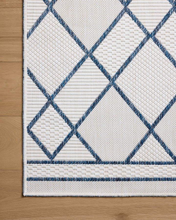 Loloi Easton Ivory / Denim Indoor/Outdoor Accent Rug (ESN-08)