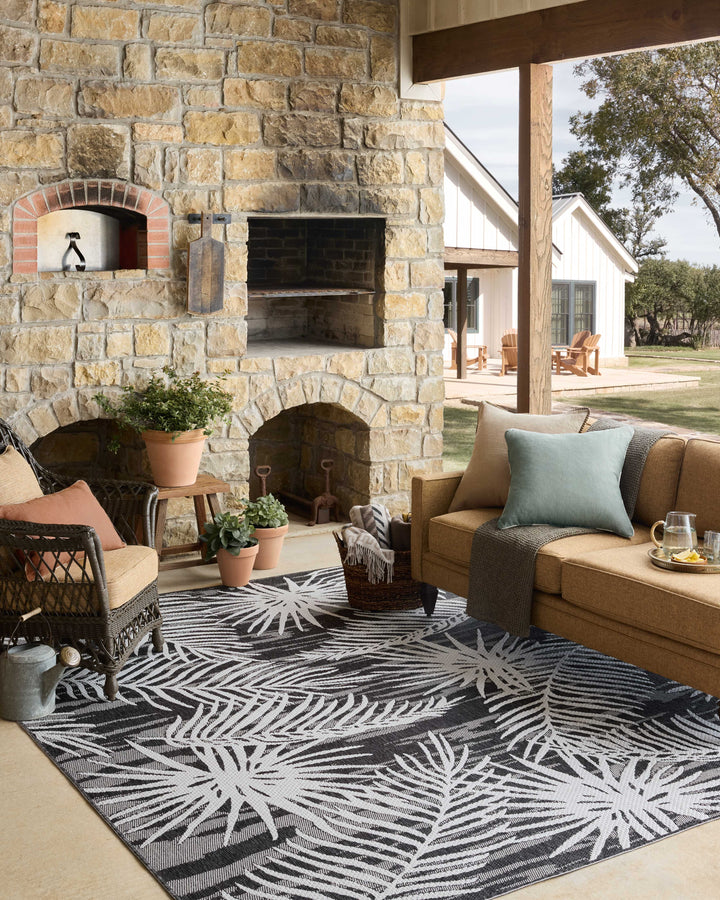 Loloi Easton Ivory / Onyx Indoor/Outdoor Accent Rug (ESN-09)