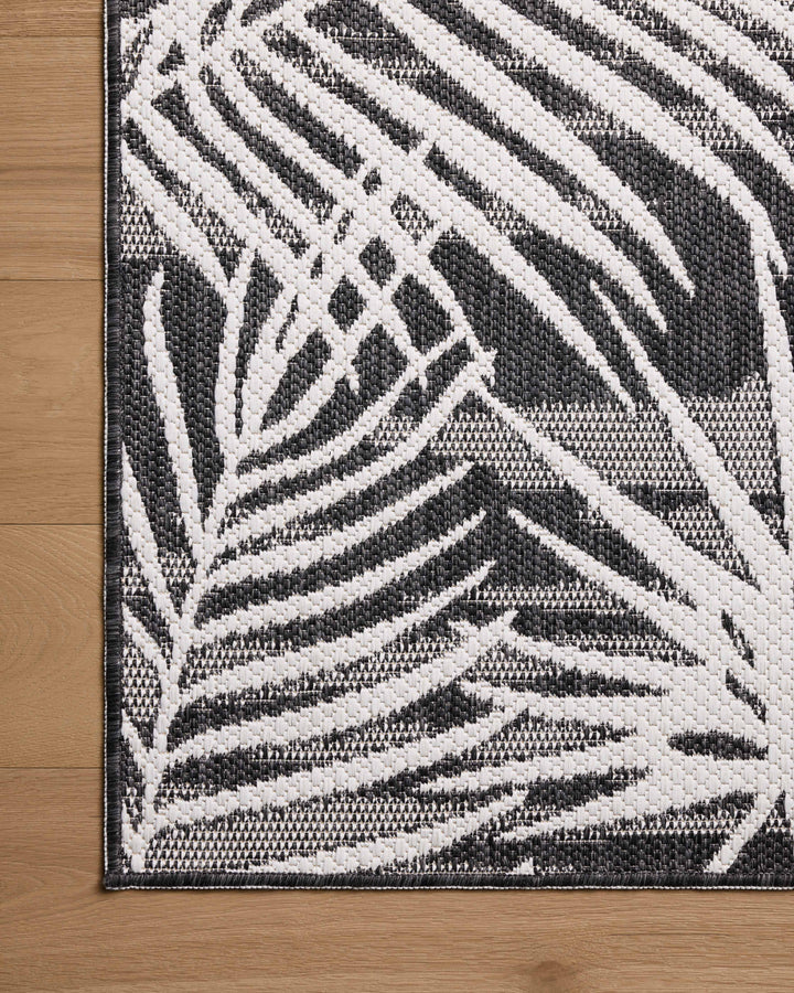 Loloi Easton Ivory / Onyx Indoor/Outdoor Accent Rug (ESN-09)