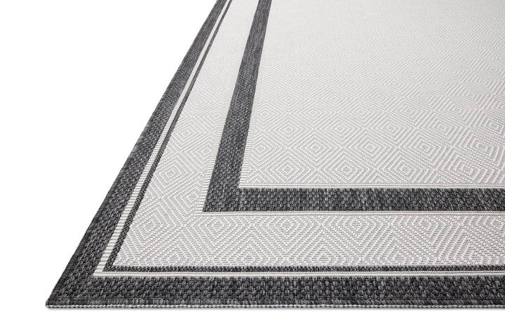 Loloi Easton Onyx / Ivory Indoor/Outdoor Accent Rug (ESN-11)