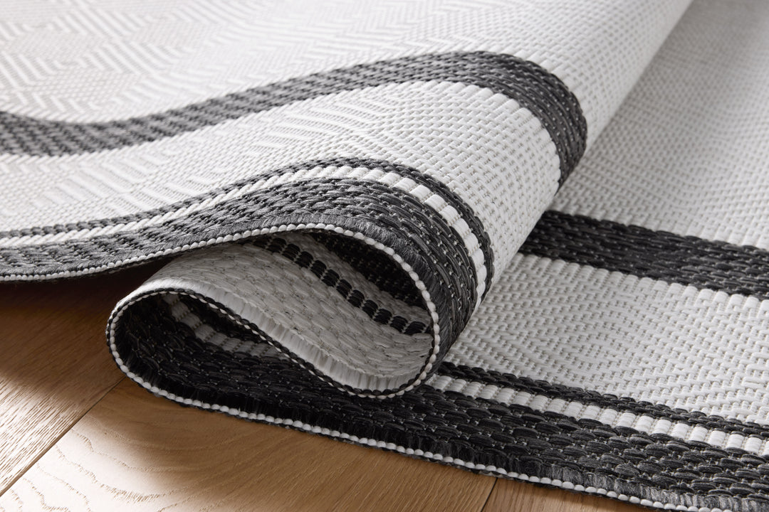 Loloi Easton Onyx / Ivory Indoor/Outdoor Accent Rug (ESN-11)