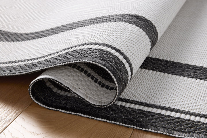Loloi Easton Onyx / Ivory Indoor/Outdoor Accent Rug (ESN-11)