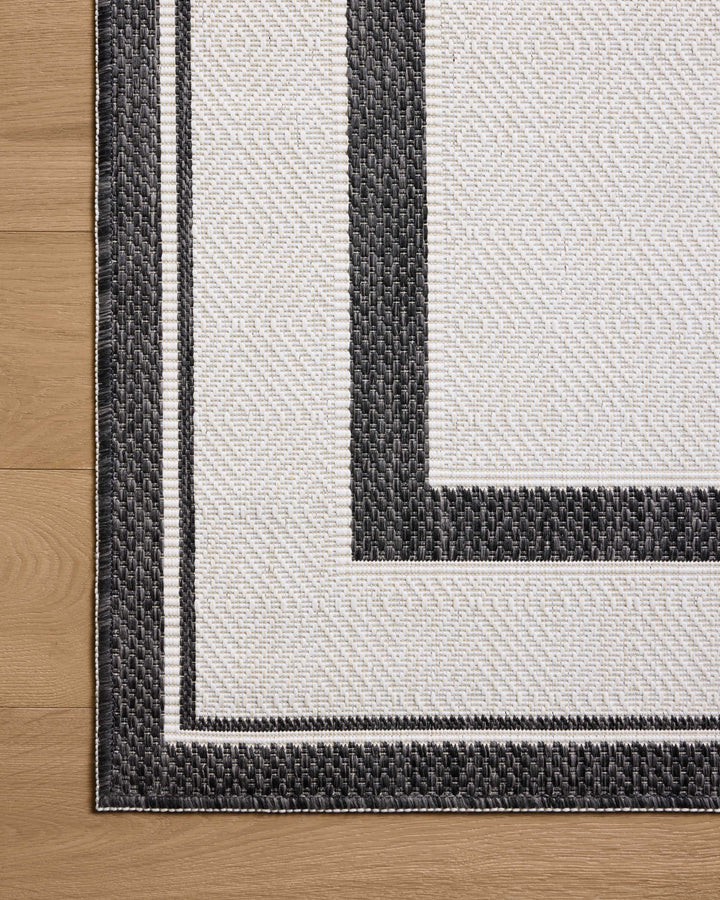 Loloi Easton Onyx / Ivory Indoor/Outdoor Accent Rug (ESN-11)