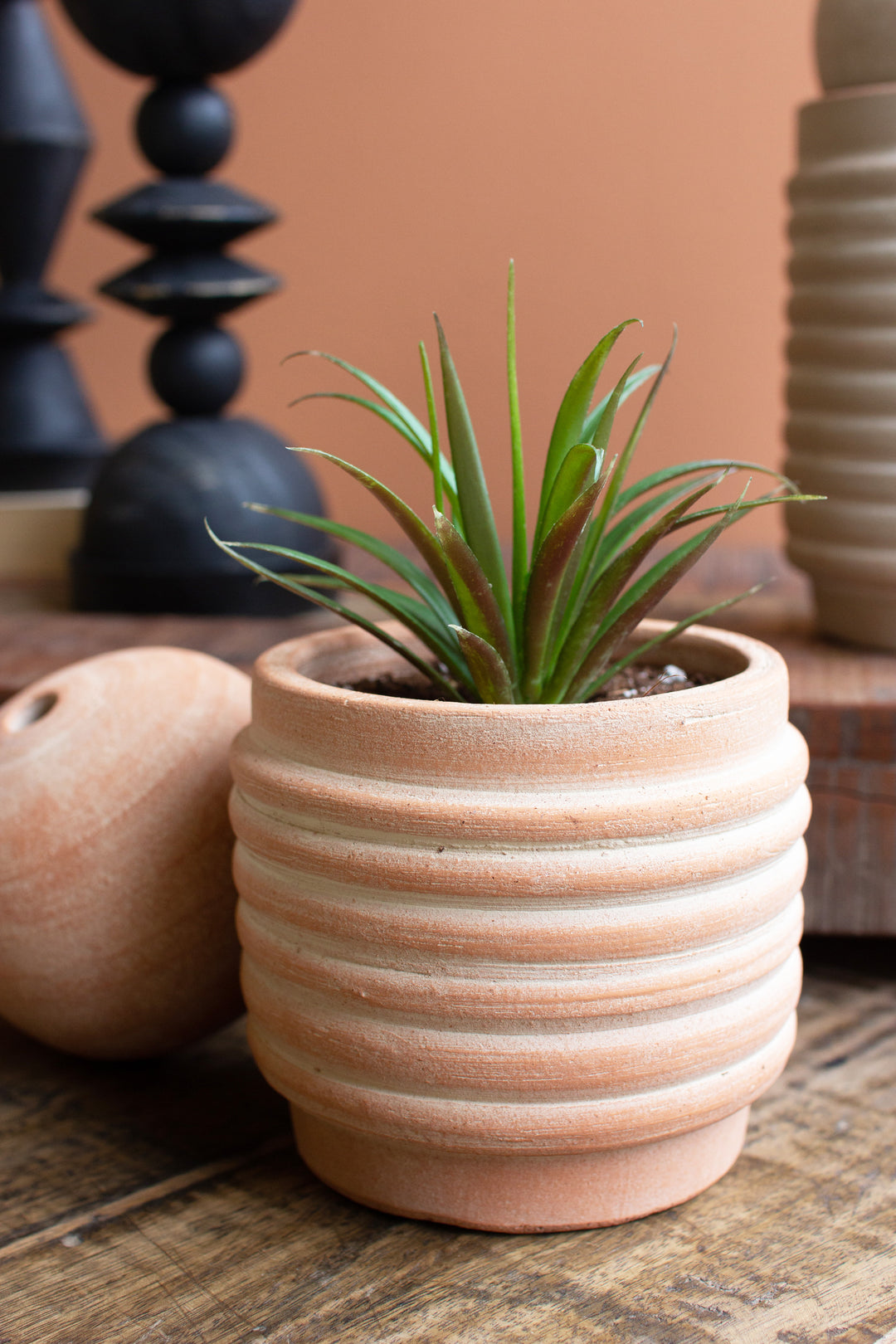 Set Of 2 Ribbed Clay Vases With Bud Vase Spheres
