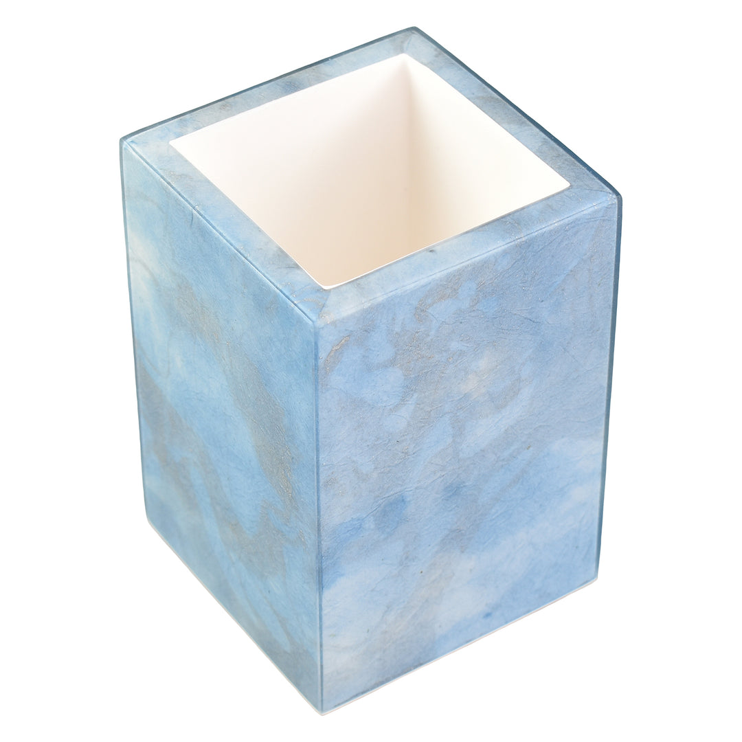 Cool Spring with White Lacquer Bathroom Accessories