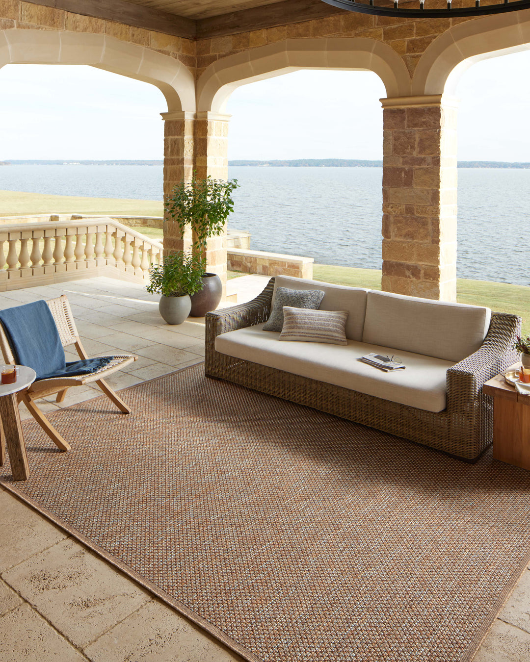 Loloi II Merrick Oatmeal / Sunrise Indoor/Outdoor Accent Rug (MER-01)