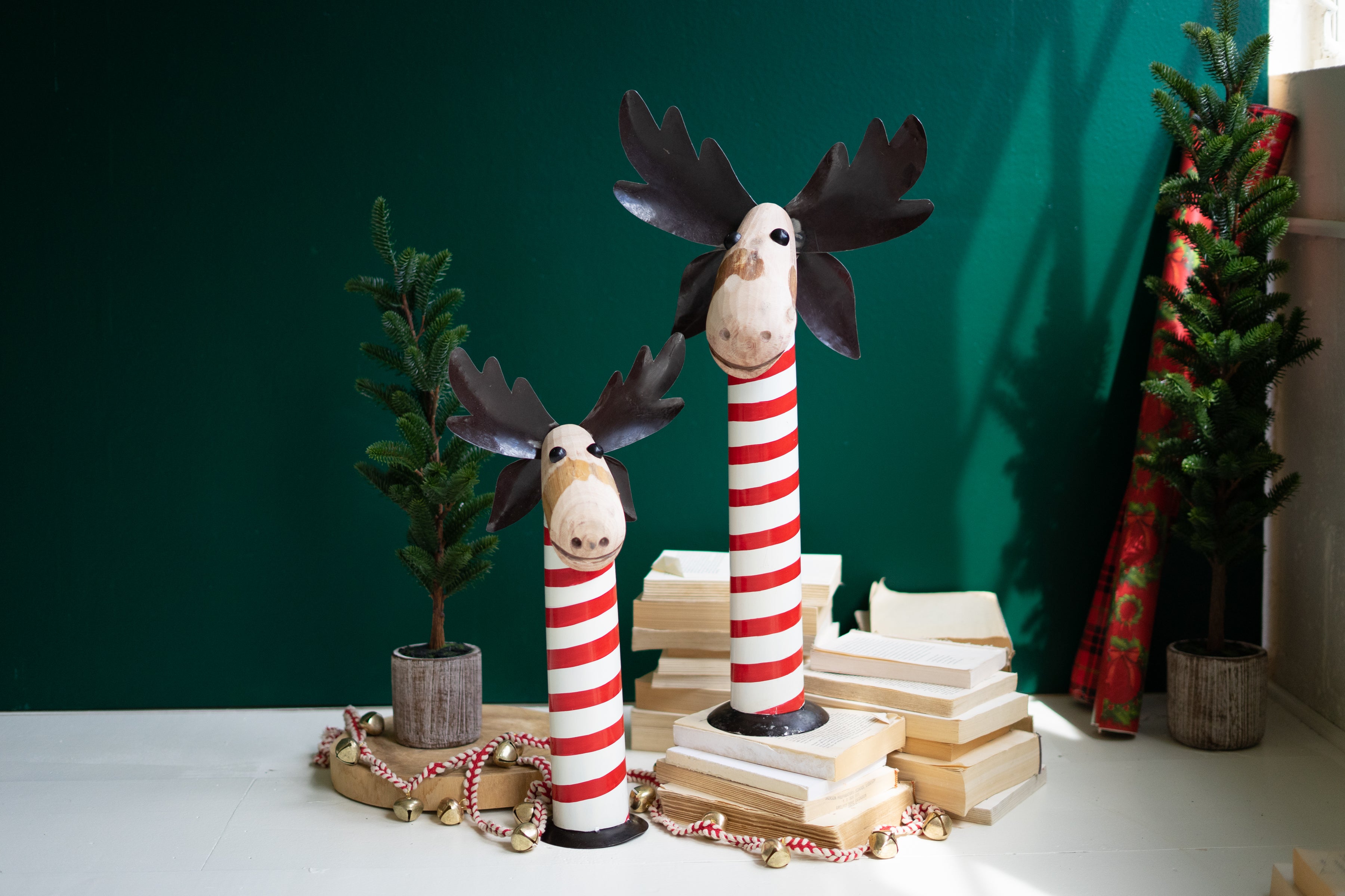 Set Of 2 Recycled Iron Moose With Red & White Painted Wood Bases - Thumbnail 2