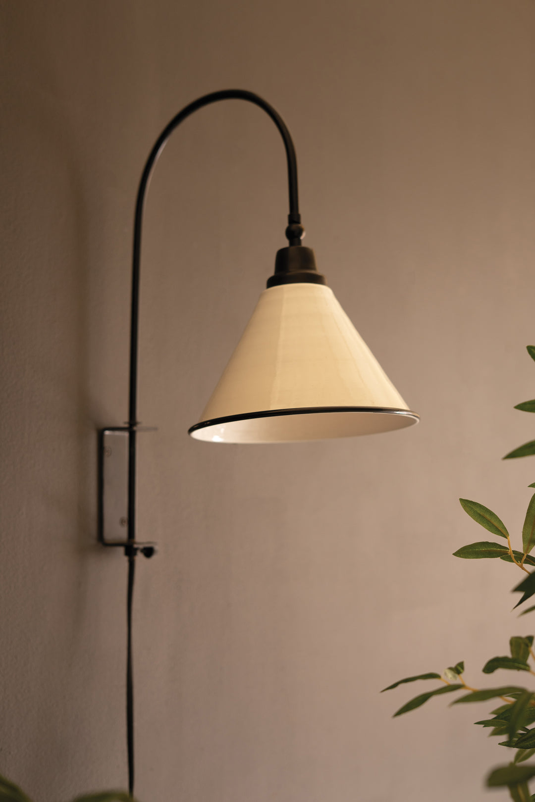 Metal Wall Lamp with Tapered Black and White Enamel Shade