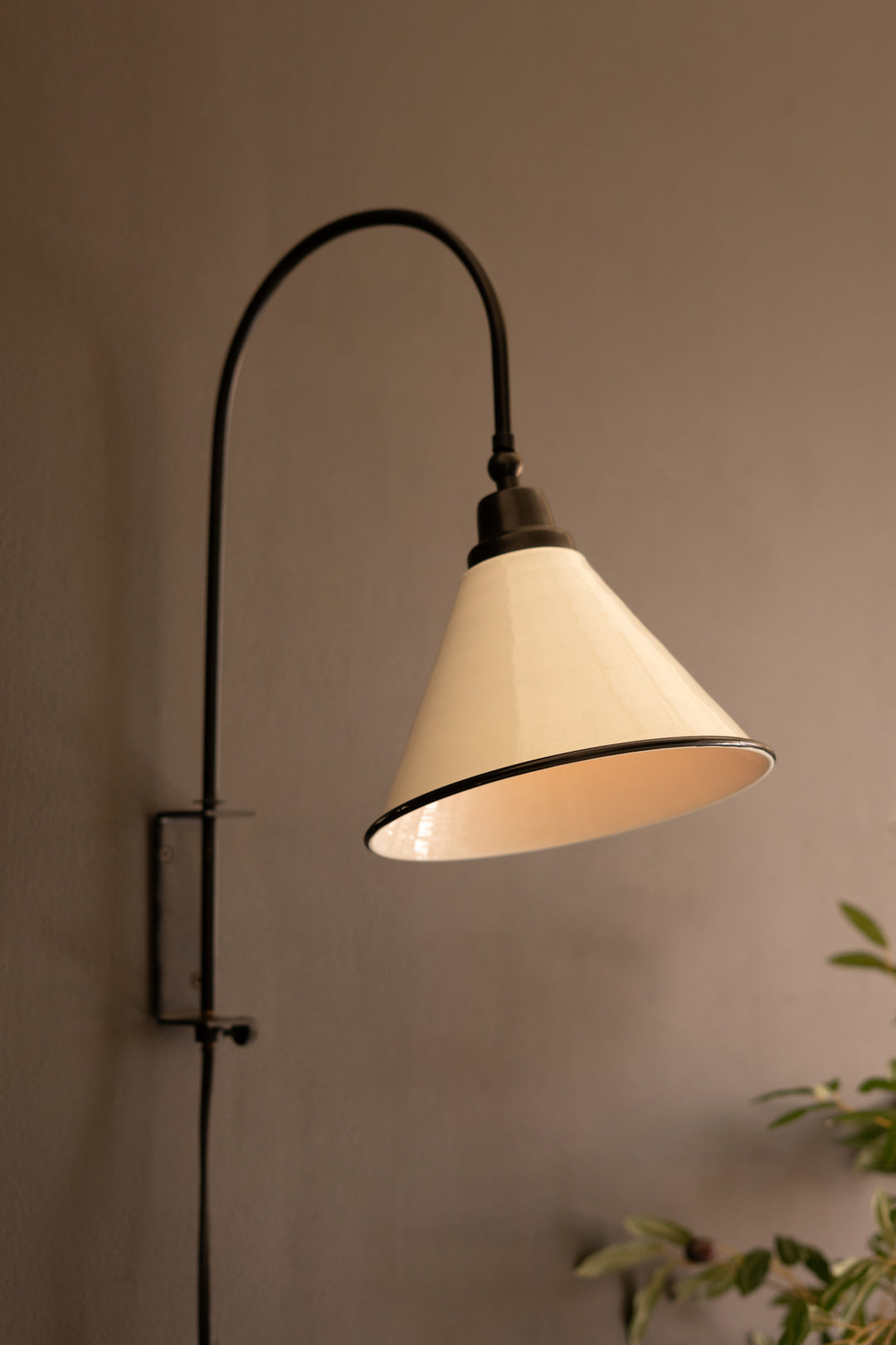 Metal Wall Lamp with Tapered Black and White Enamel Shade