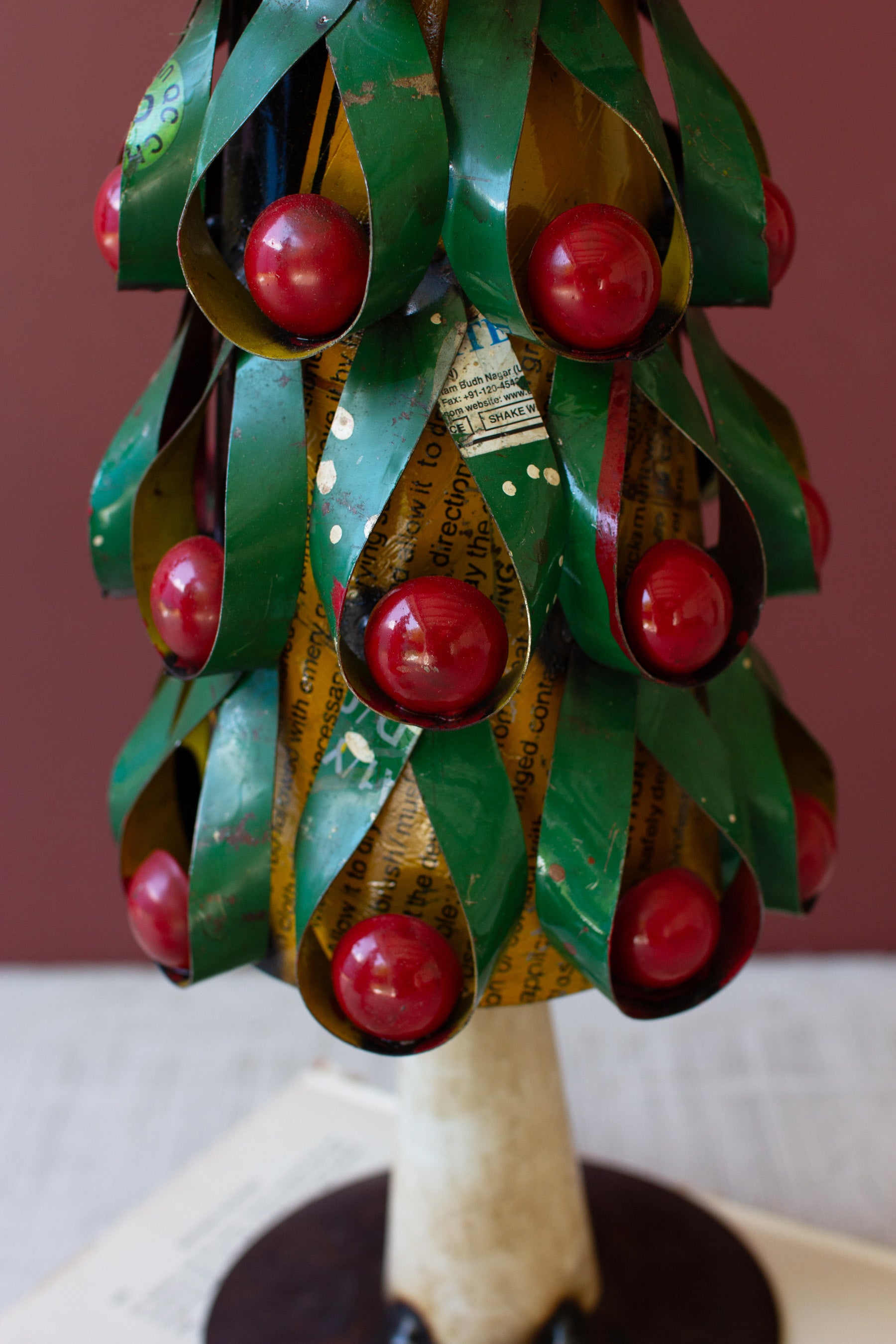 Set of 2 Recycled Metal Christmas Trees with Apples & Lemons - Thumbnail 3