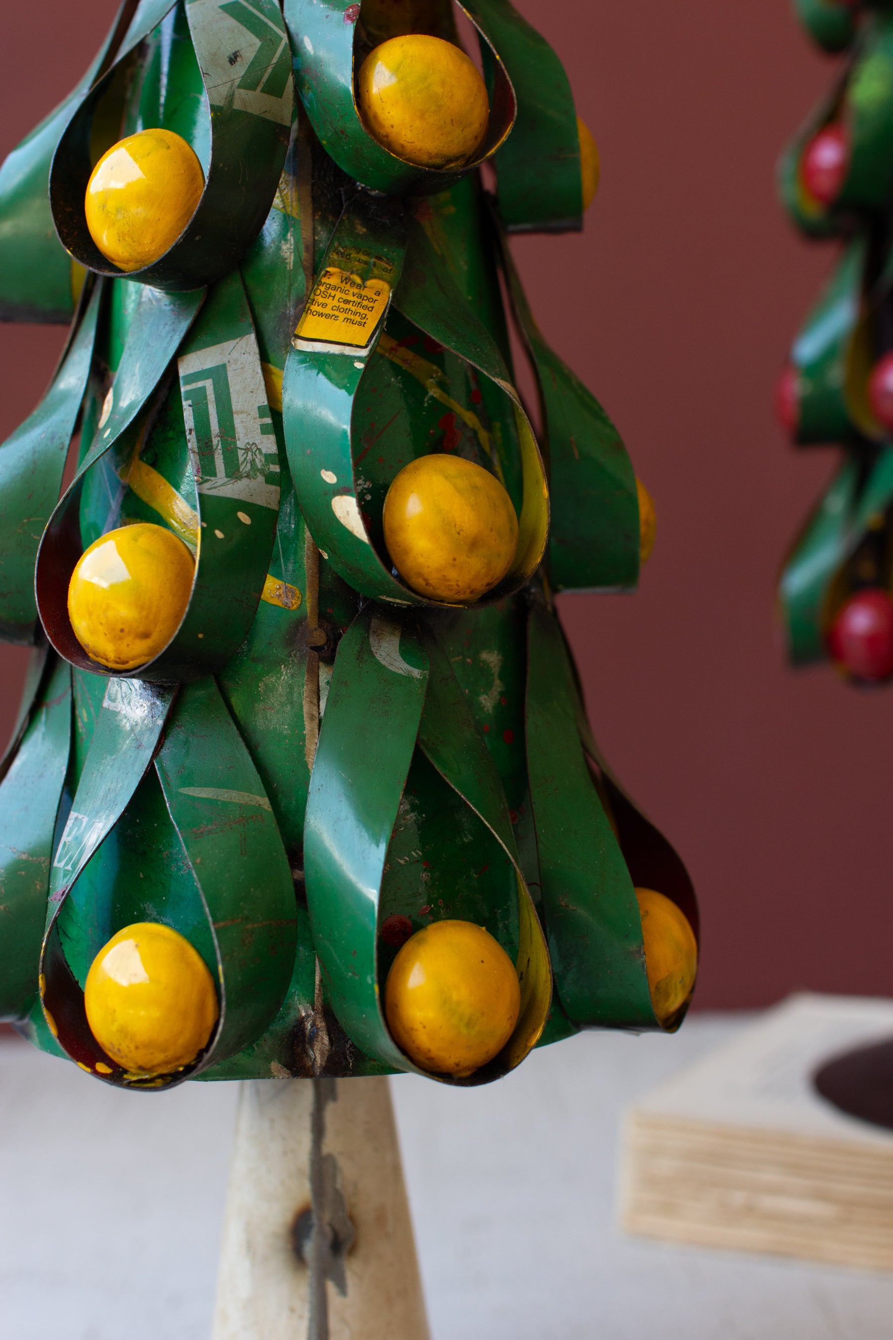 Set of 2 Recycled Metal Christmas Trees with Apples & Lemons - Thumbnail 2