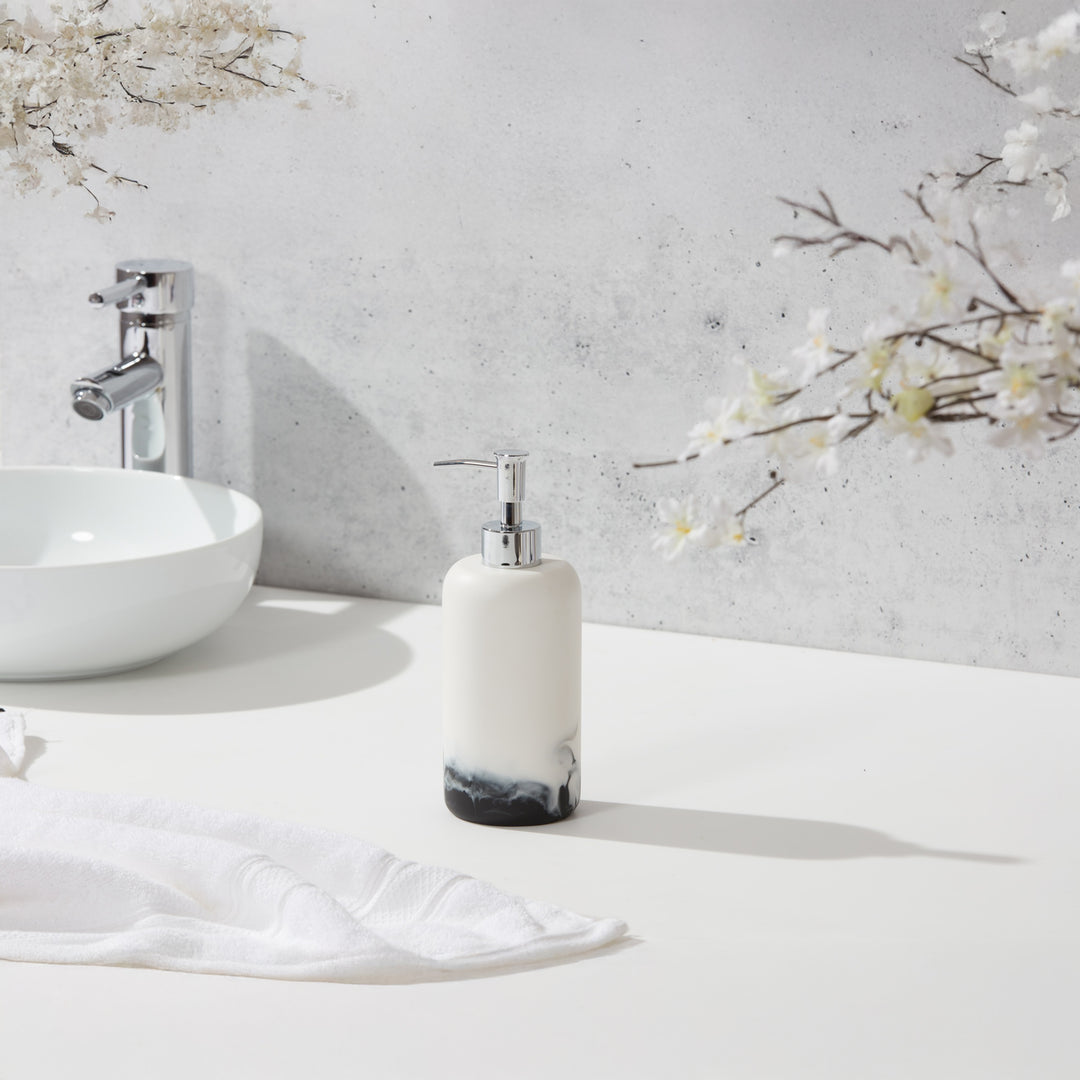 Roselli Trading Ombre Resin Bathroom Accessories