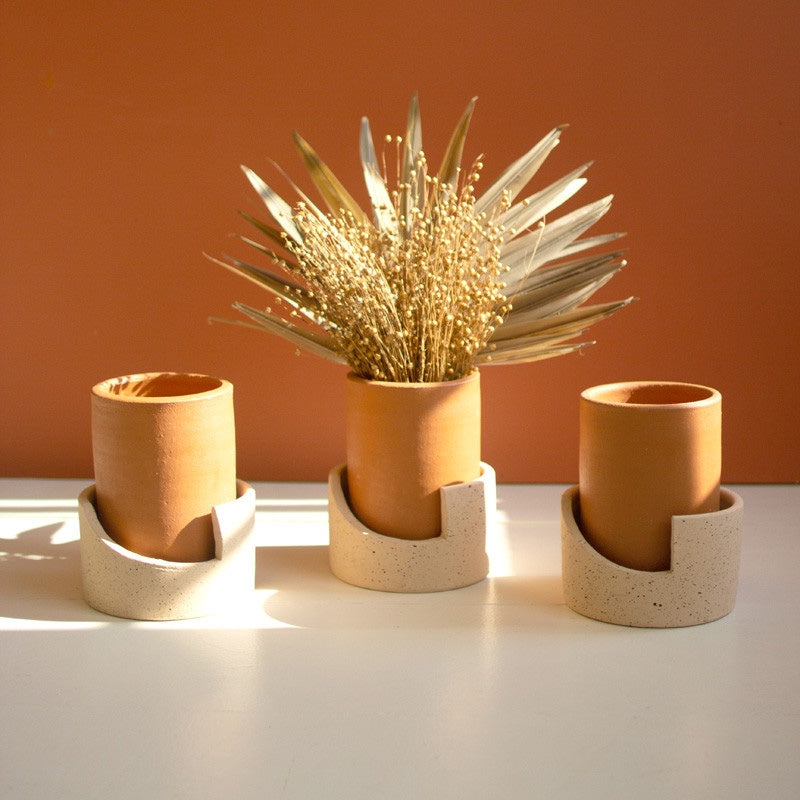 Set Of 3 Natural Clay Cylinder Pots In Speckled Geometric Trays