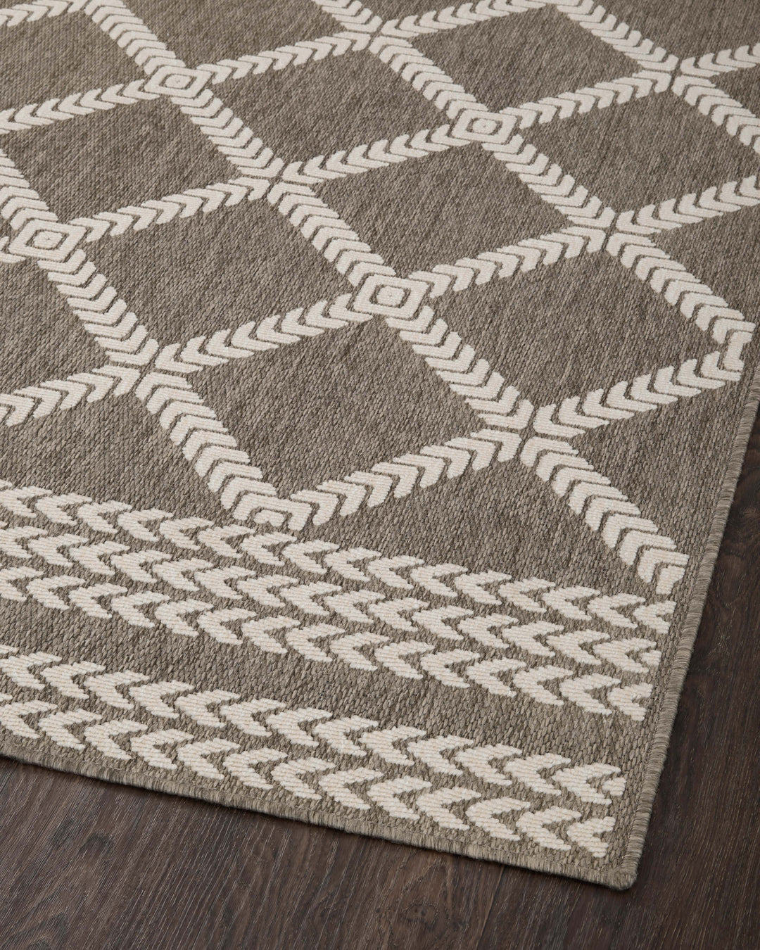 Loloi II Rainier Natural / Ivory Indoor/Outdoor Area Rug (RAI-05)