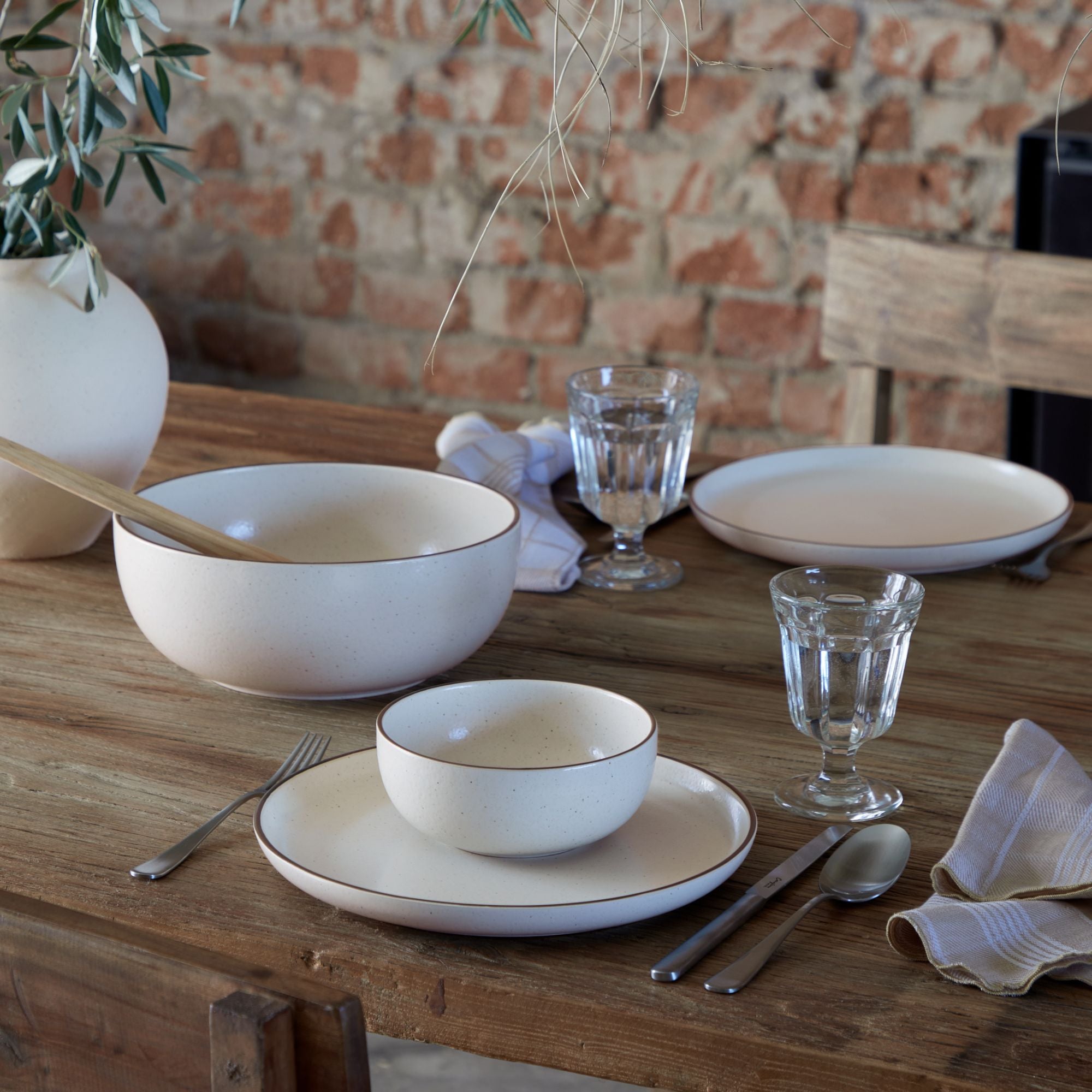 Casafina Monterosa Fine Stoneware Dinnerware (Cream-Cocoa) - 4 piece w/Cereal & Pasta bowl