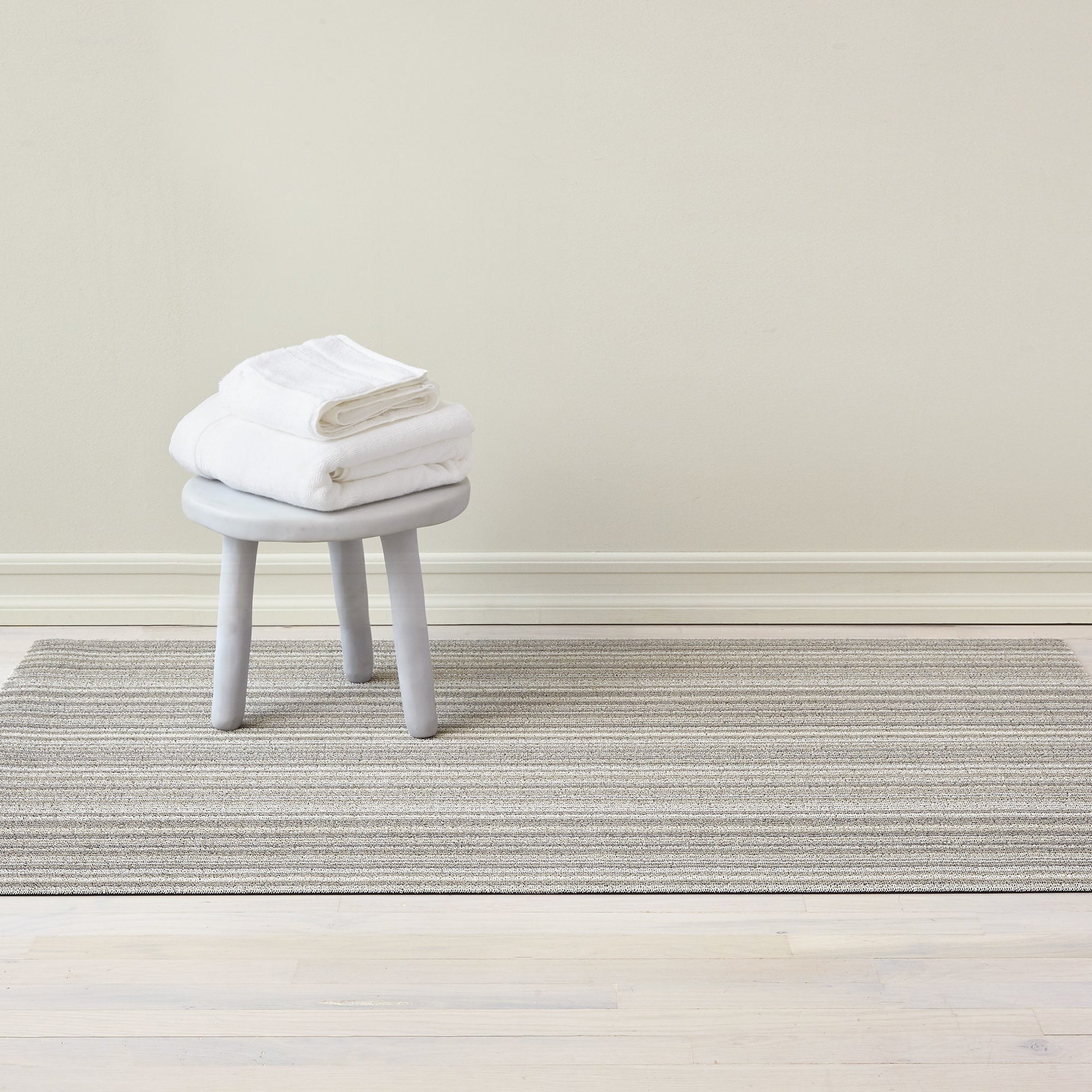 Chilewich Skinny Stripe Shag Floor Mat (Birch) – Hudson & Vine